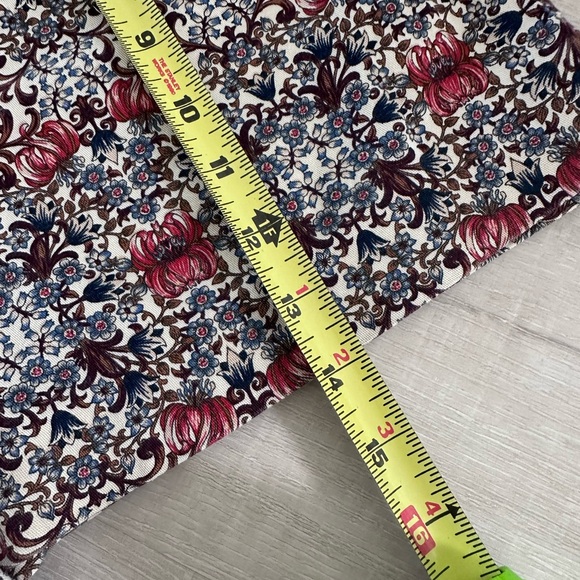 Zara Basic Multicolor Floral Shorts – Size XS - Picture 6 of 7